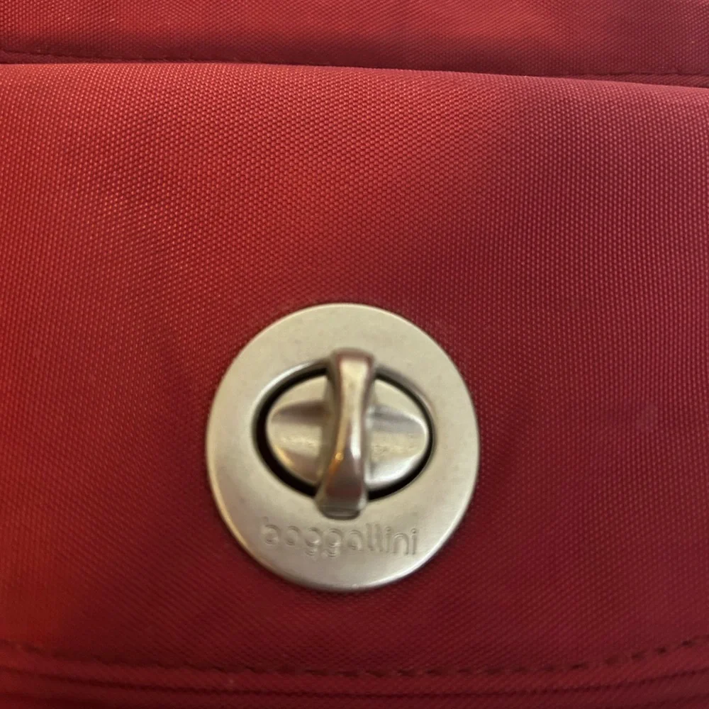 Calais Baggallini Red Crossbody Bag - Picture 8 of 12